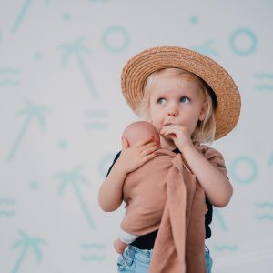 Joli Nous – Echarpe de portage pour poupées et doudous